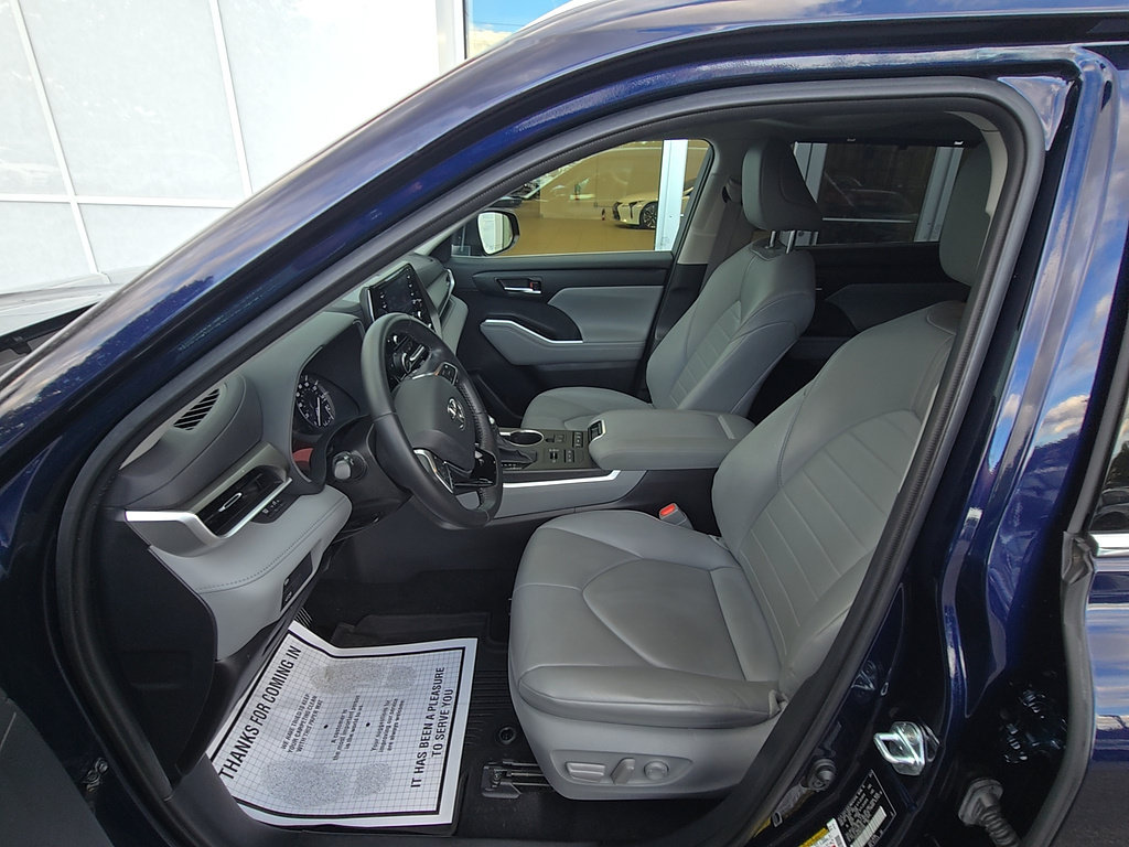 Certified 2021 Toyota Highlander XLE AWD/4WD image 11