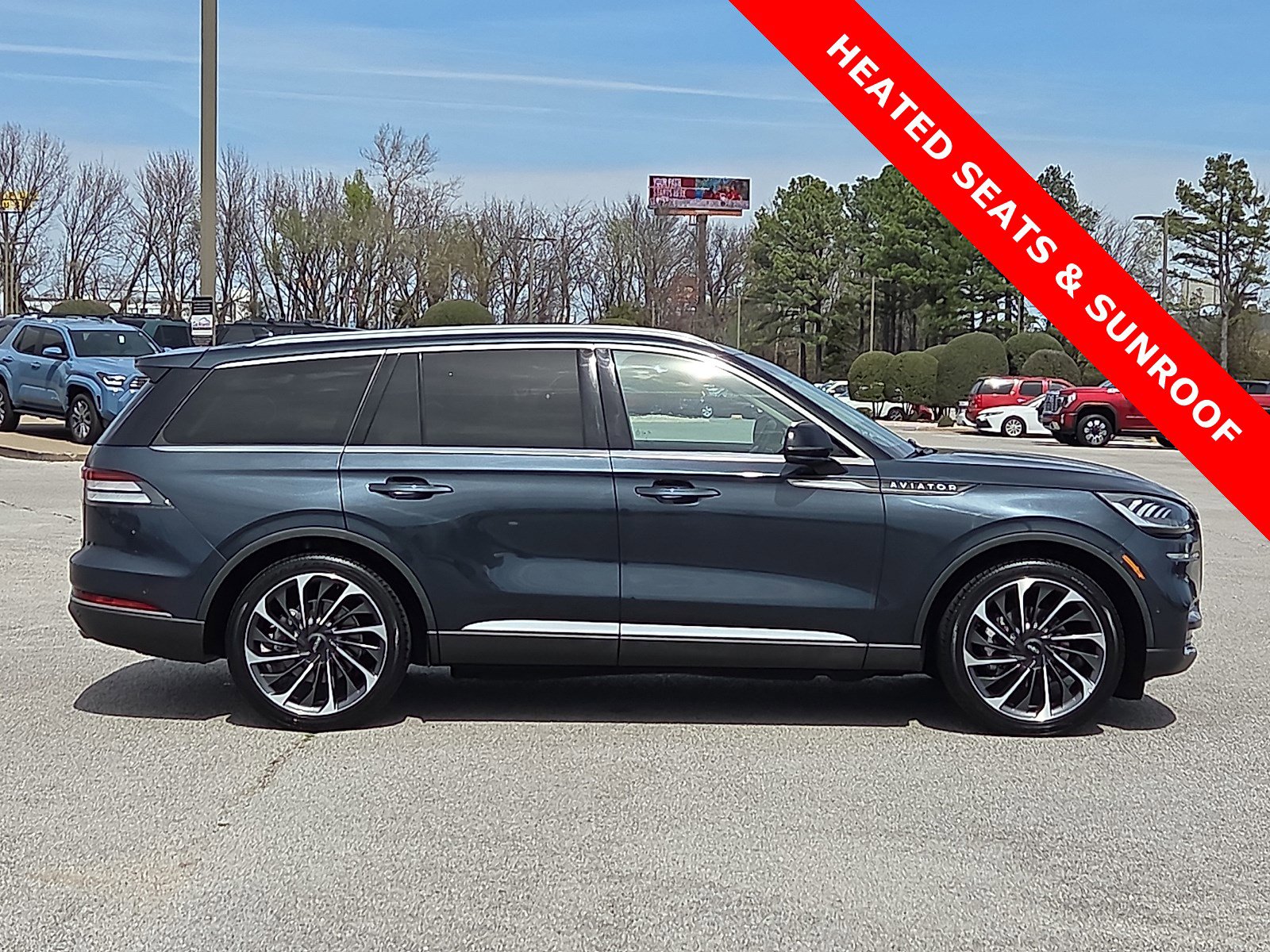 Used 2023 Lincoln Aviator Reserve w/ Equipment Group 201A image 6