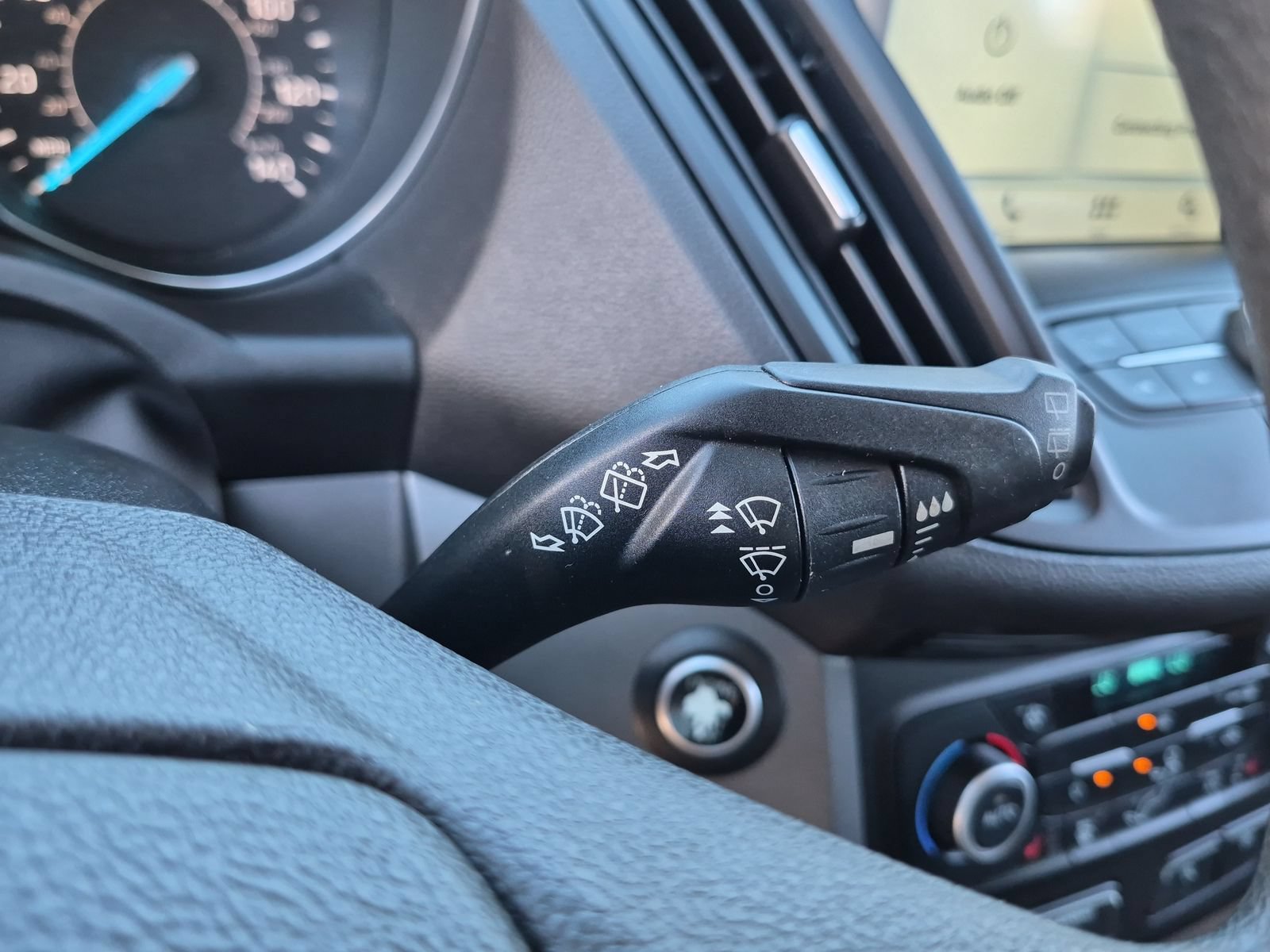 Used 2019 Ford Escape SE FWD image 26