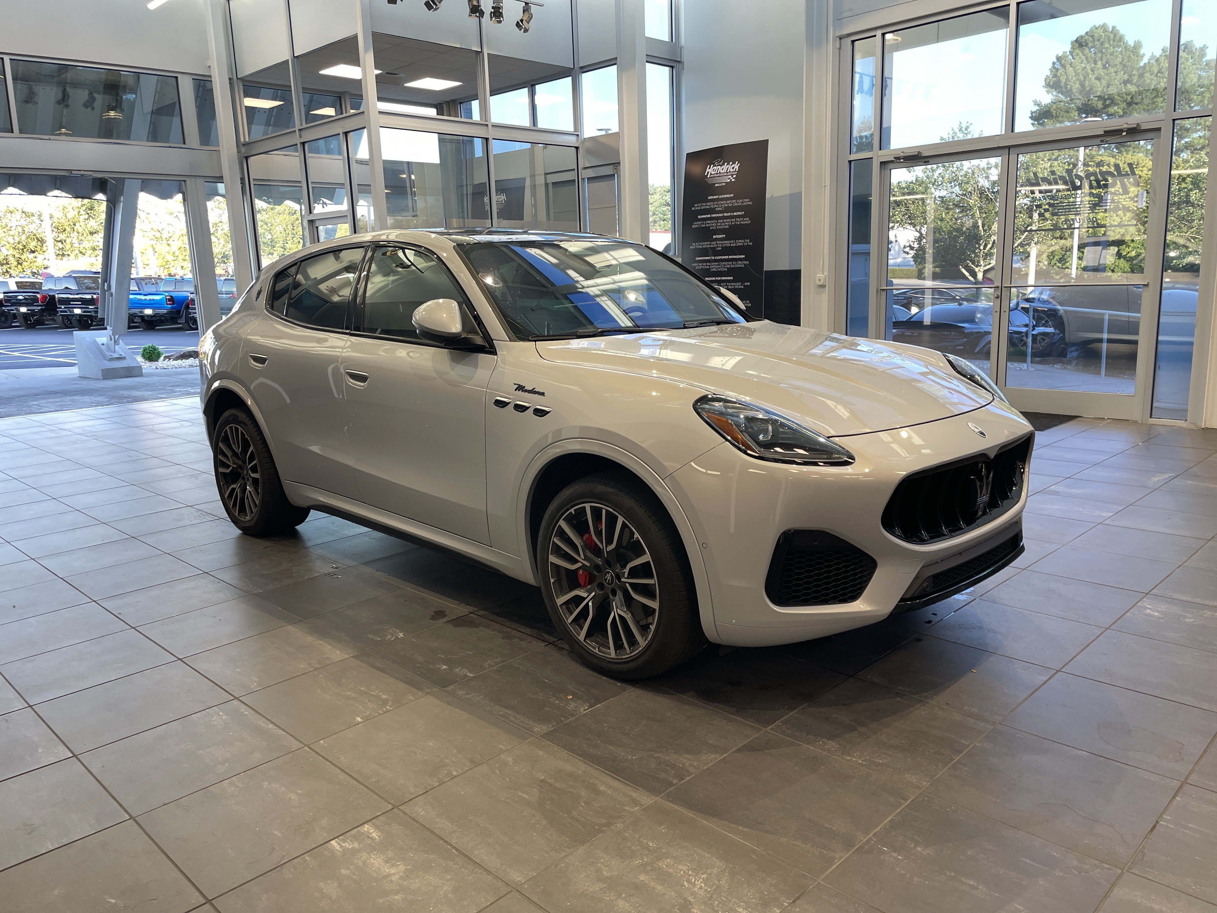 Used 2023 Maserati Grecale Modena AWD/4WD image 2