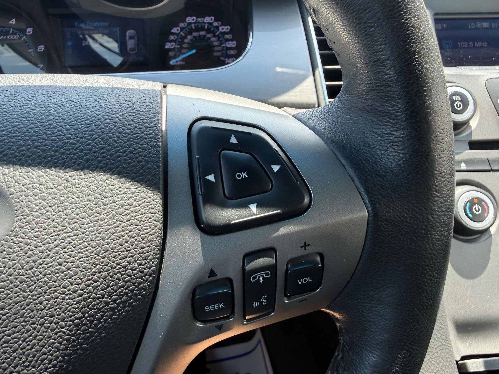 Used 2016 Ford Taurus SEL FWD image 11
