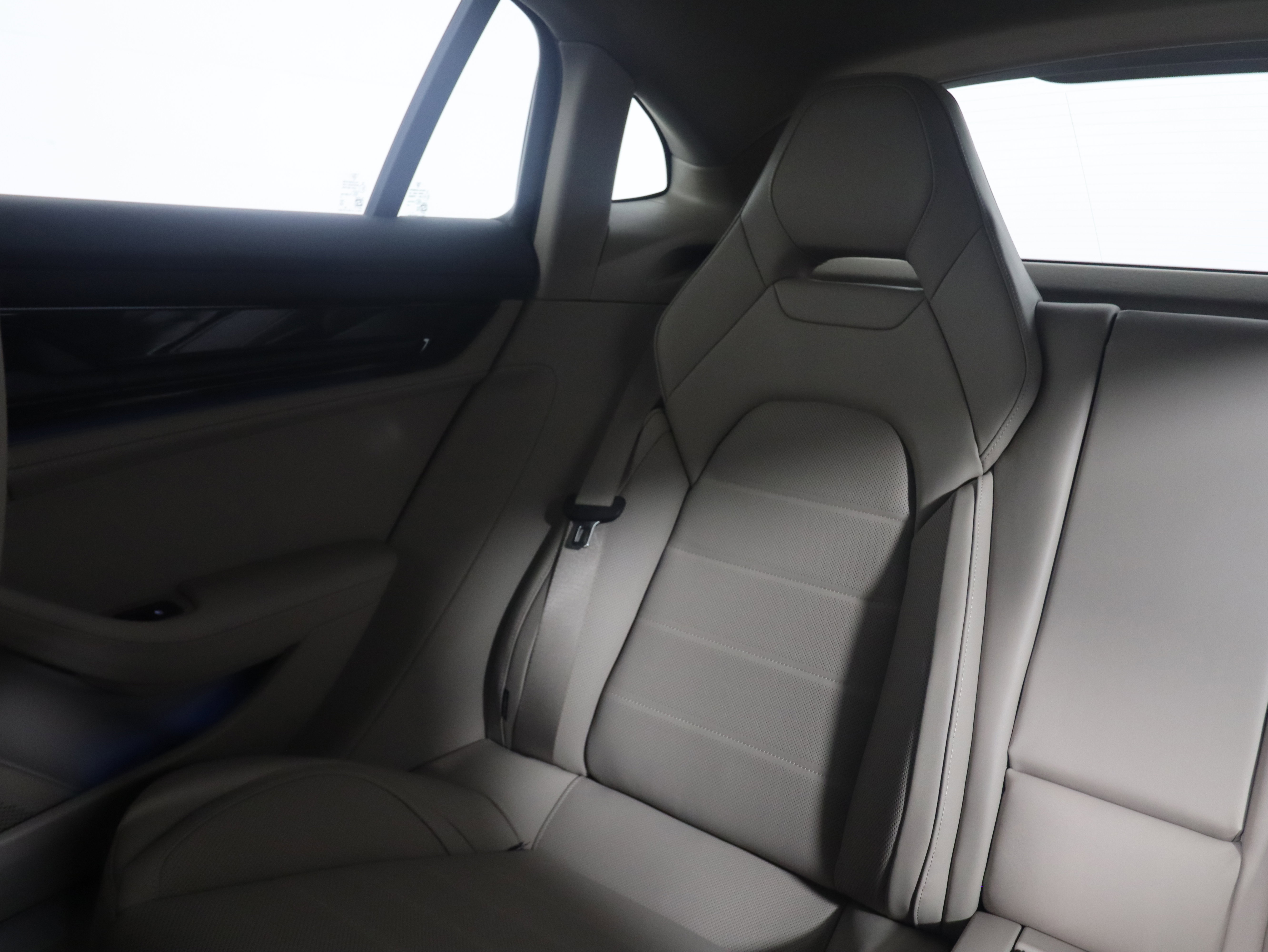 Certified 2026 Porsche Panamera image 15