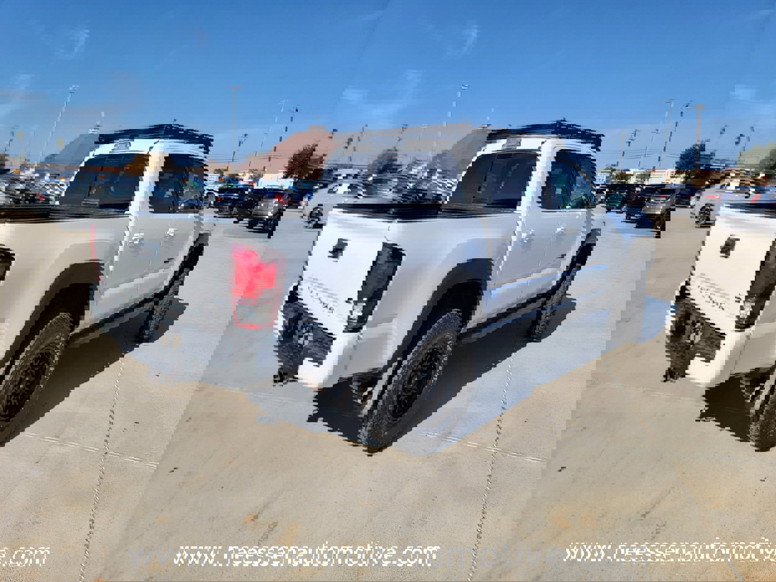 Used 2018 Toyota Tacoma TRD Off-Road w/ Technology Package image 8