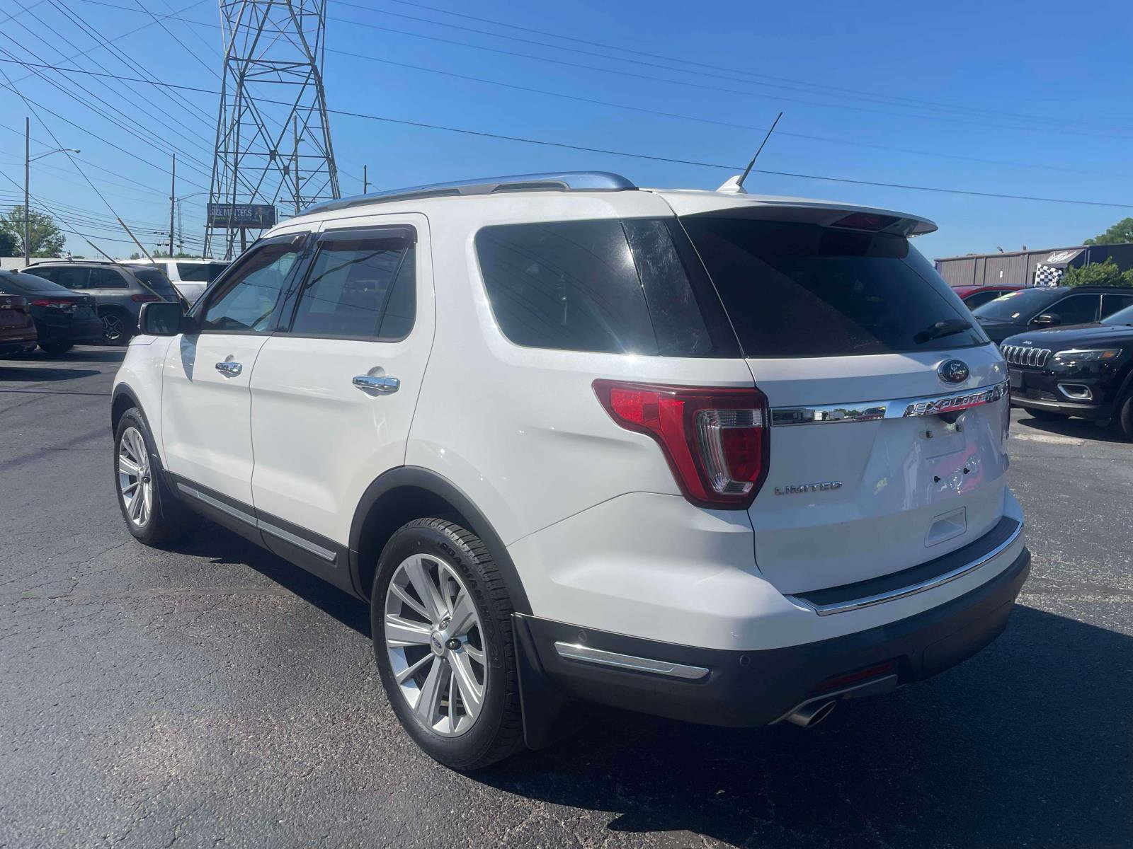 Used 2018 Ford Explorer Limited w/ Equipment Group 301A AWD/4WD image 3