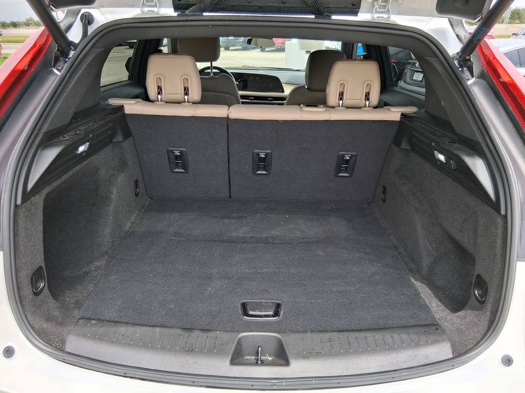 Used 2024 Cadillac XT4 Luxury w/ LPO, Floor Liner Package FWD image 6