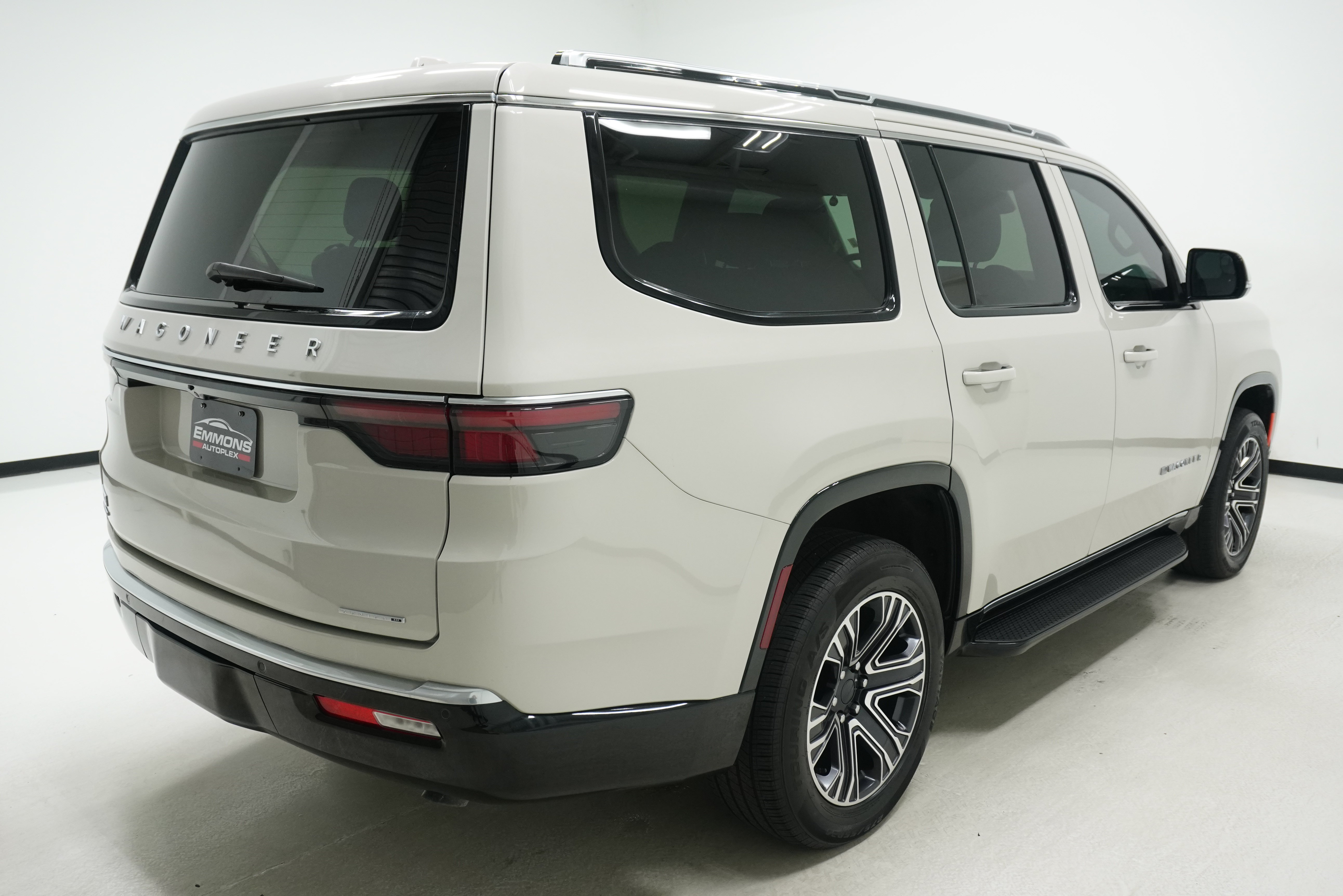 Used 2022 Jeep Wagoneer Series III AWD/4WD image 4