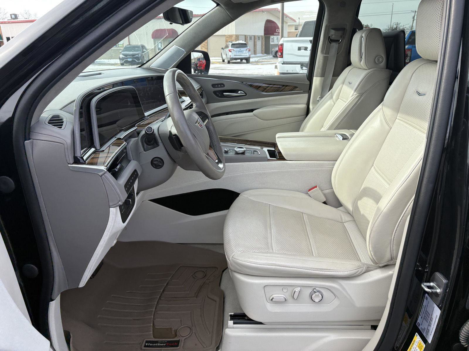 Used 2022 Cadillac Escalade Premium Luxury Platinum image 4