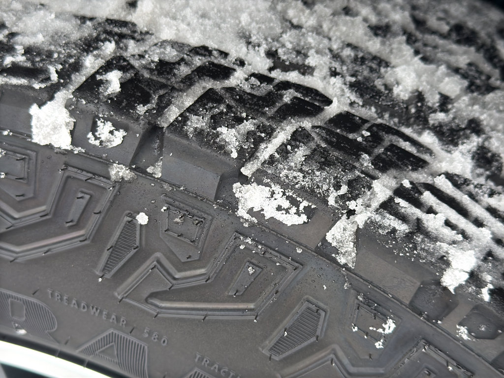 Used 2024 Chevrolet Colorado Z71 w/ Z71 Convenience Package 2 image 10