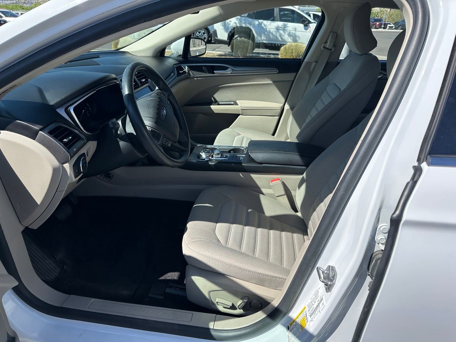 Used 2019 Ford Fusion SE FWD image 13