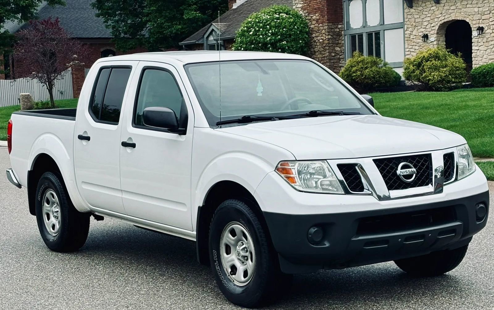 Used 2011 Nissan Frontier S AWD/4WD image 18