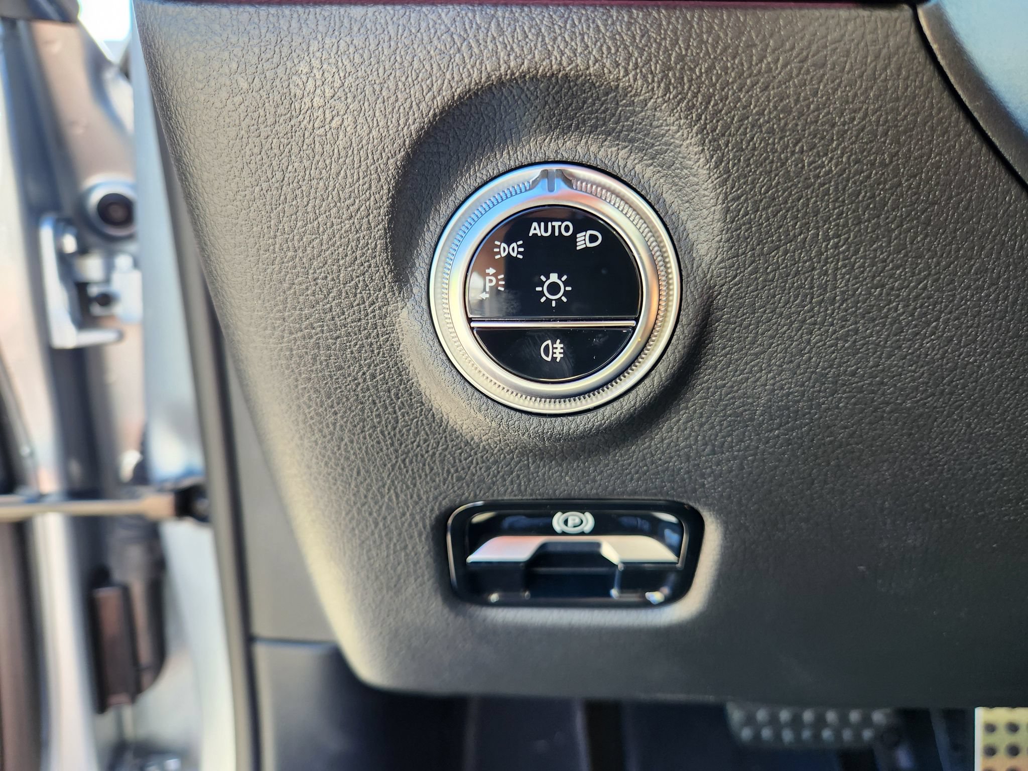 New 2025 Mercedes-Benz C 300 4MATIC Sedan image 19