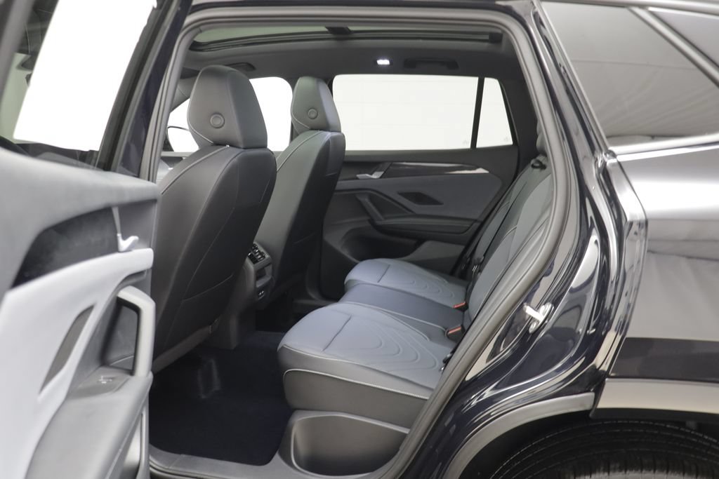 New 2026 Volkswagen Tiguan SE R-Line AWD/4WD image 14