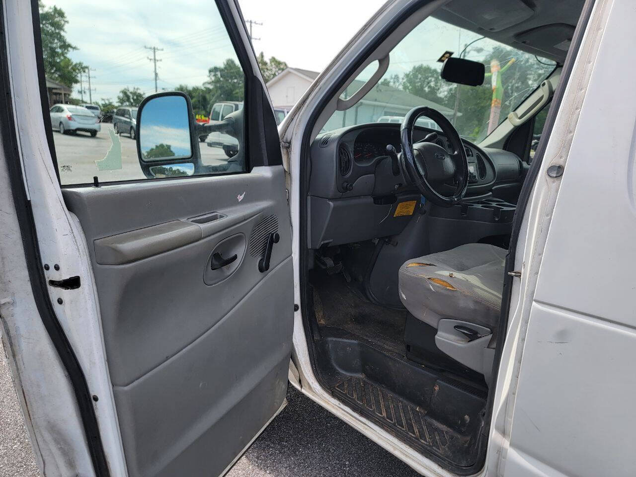 Used 2007 Ford E-150 and Econoline 150 RWD image 10