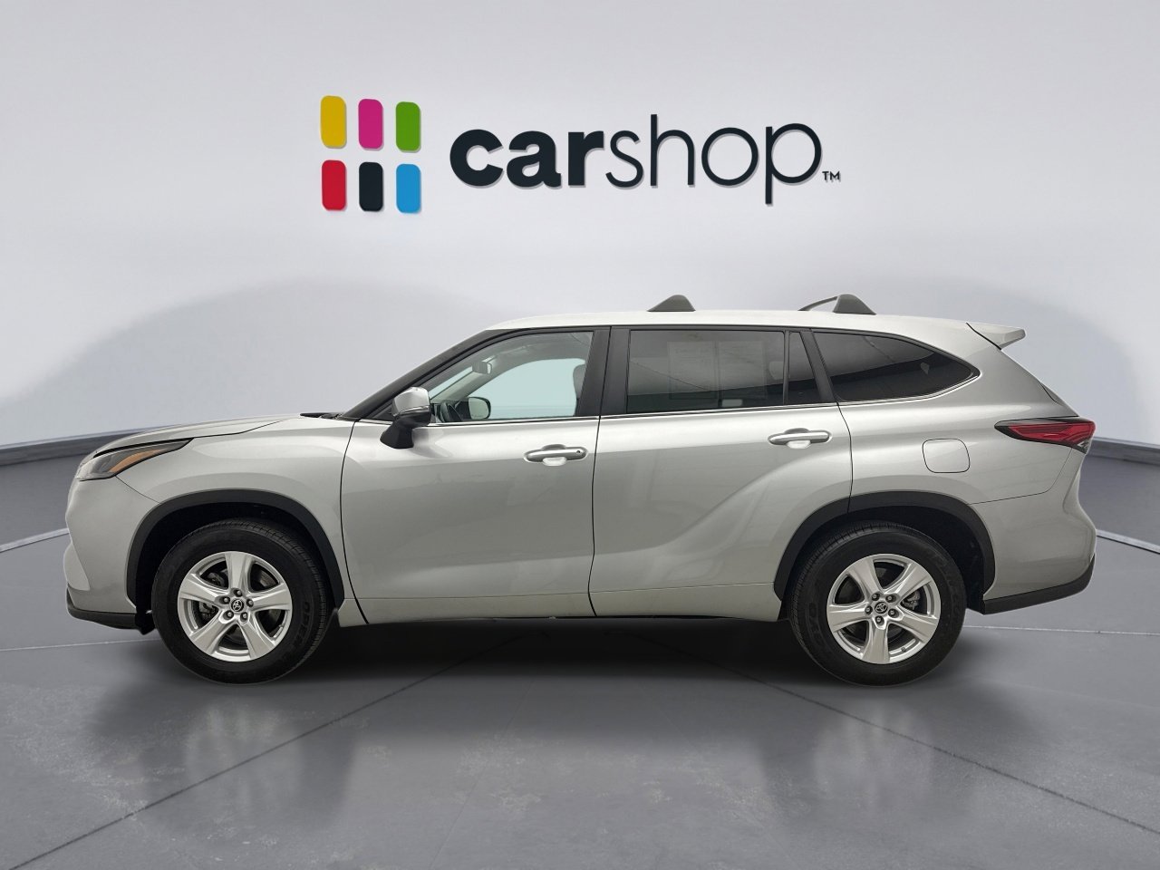 Used 2023 Toyota Highlander LE image 2