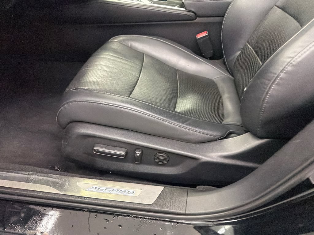 Used 2018 Honda Accord Touring image 10