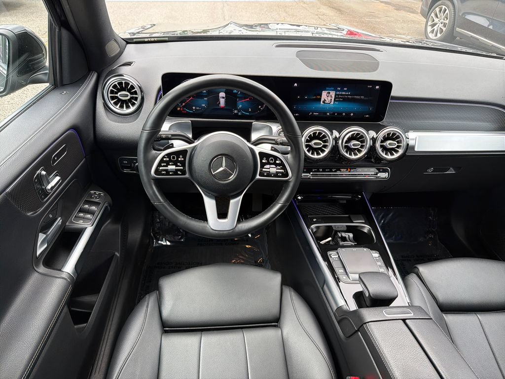 Used 2021 Mercedes-Benz GLB 250 4MATIC w/ Premium Package image 23