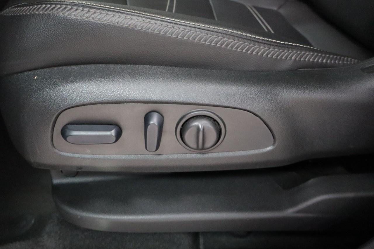Used 2024 GMC Terrain Denali w/ Denali Premium Package AWD/4WD image 10