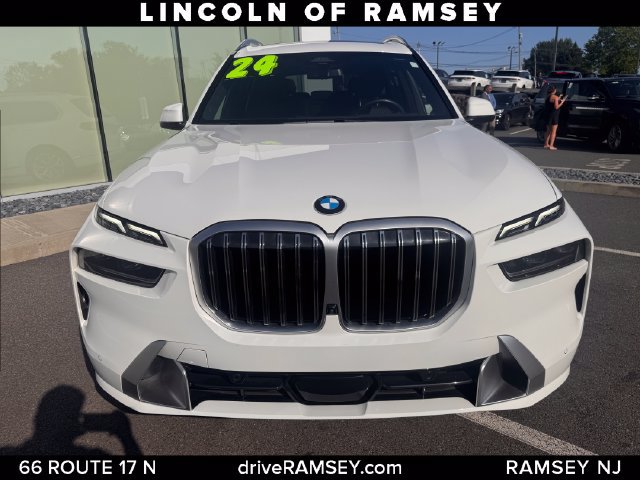 Used 2024 BMW X7 xDrive40i w/ Parking Assistance Package AWD/4WD image 10
