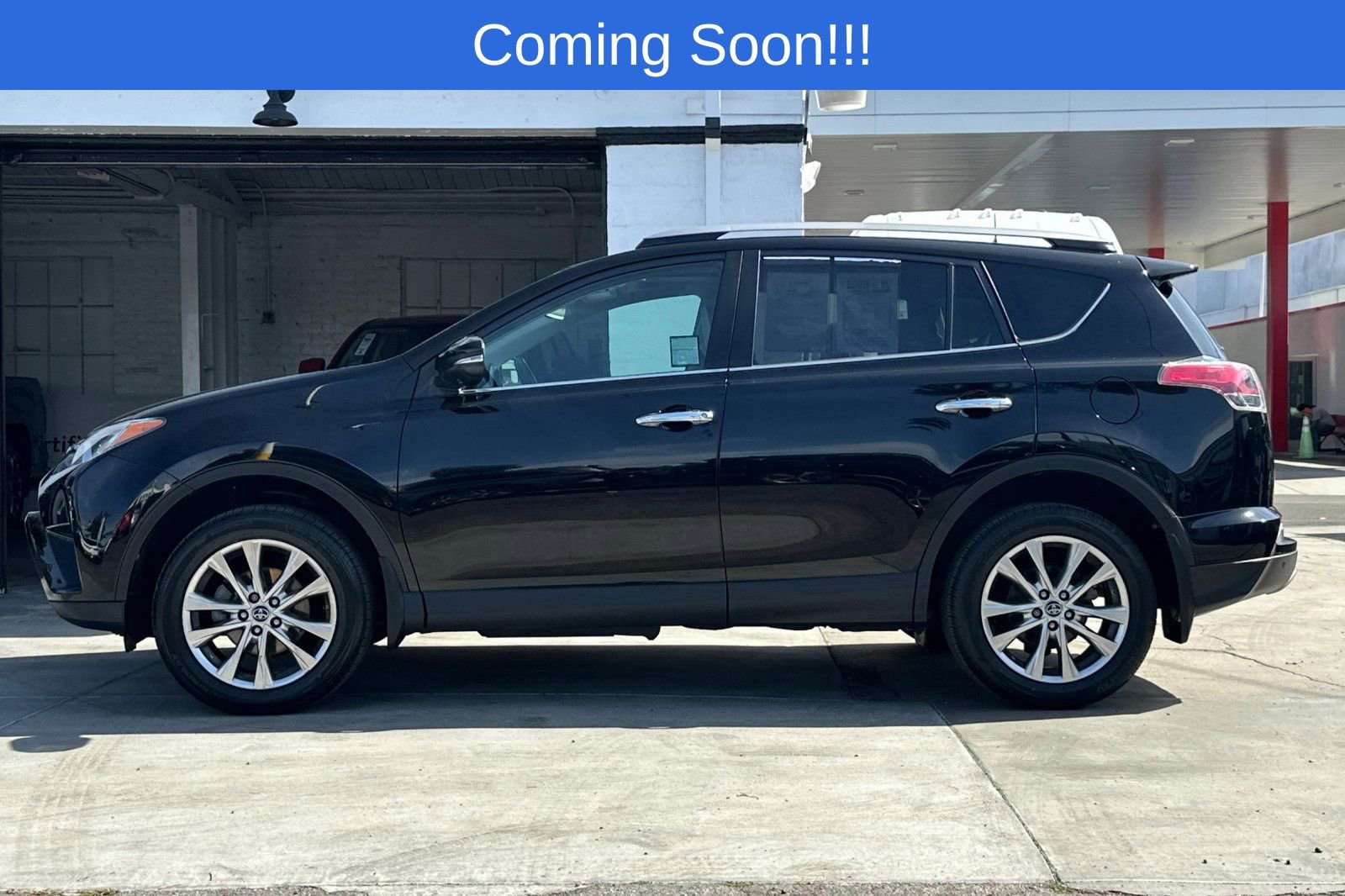 Used 2018 Toyota RAV4 Limited w/ Advanced Technology Package image 7