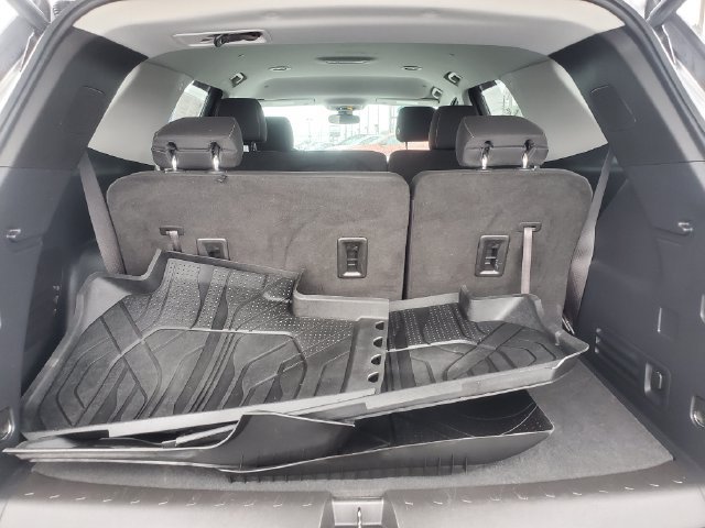 Used 2021 Chevrolet Traverse LT FWD image 12