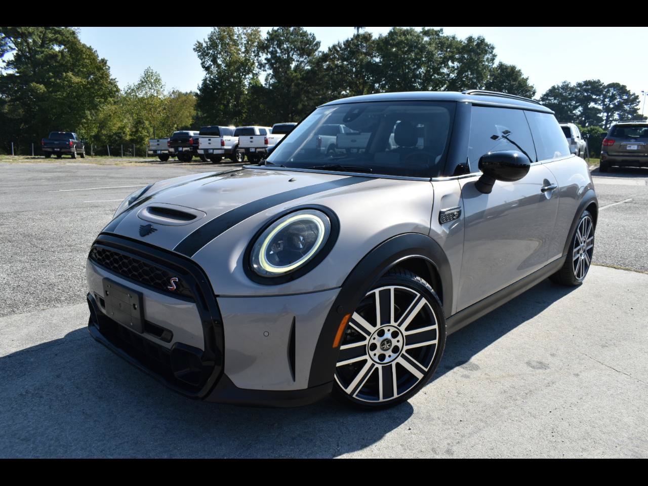 Used 2022 MINI Cooper S w/ Driver Assistance Package FWD image 1