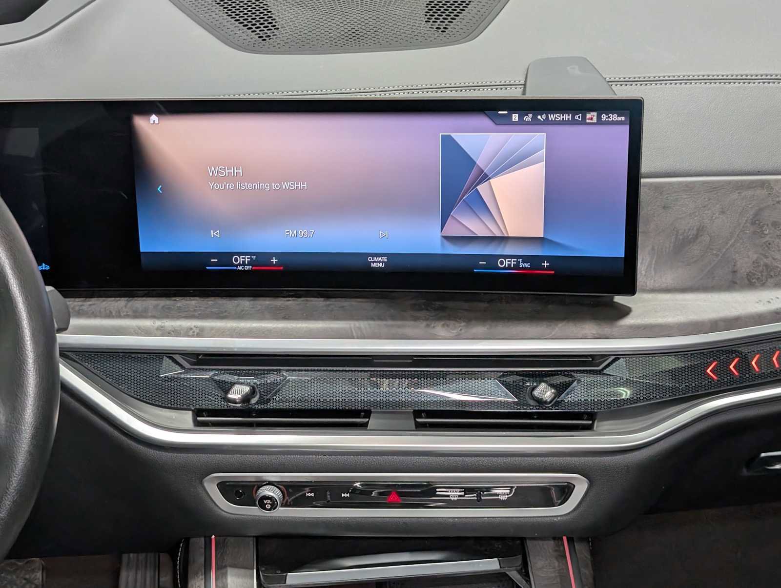 Used 2023 BMW X7 xDrive40i w/ Climate Comfort Package image 18