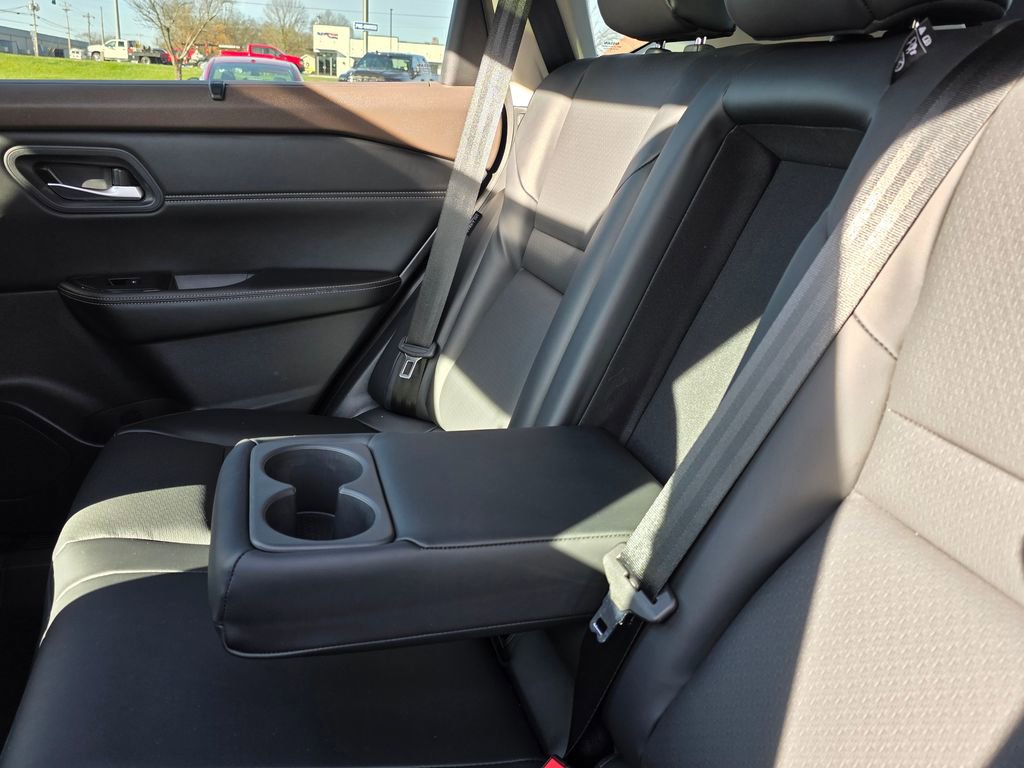 Used 2023 Nissan Rogue SV w/ SV Premium Package image 33