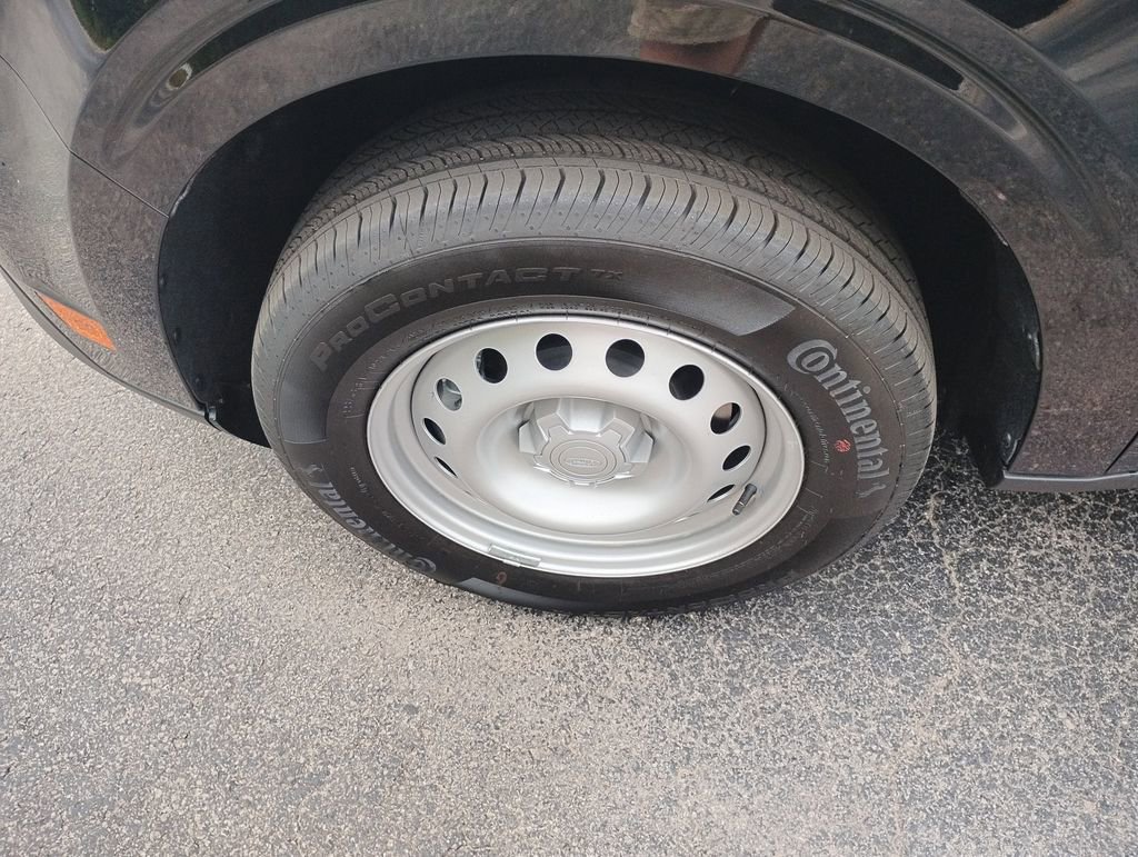 New 2025 Ford Maverick XL image 9