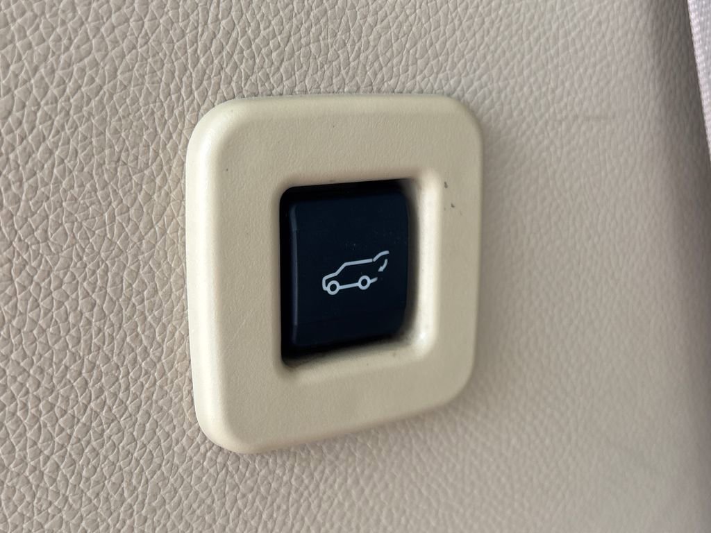 Used 2014 Ford Expedition XLT w/ Equipment Group 202A RWD image 32