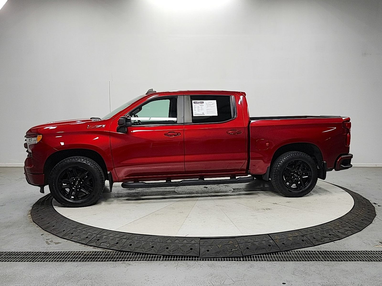 Used 2022 Chevrolet Silverado 1500 RST w/ Convenience Package II AWD/4WD image 4