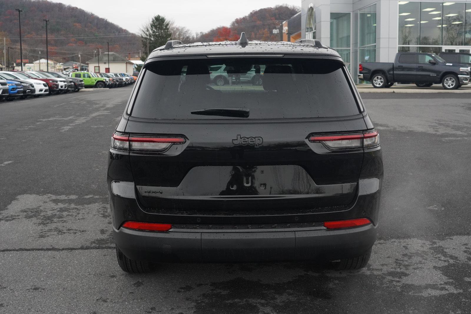 New 2025 Jeep Grand Cherokee L Altitude image 9