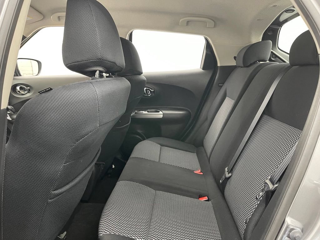 Used 2015 Nissan Juke S FWD image 31
