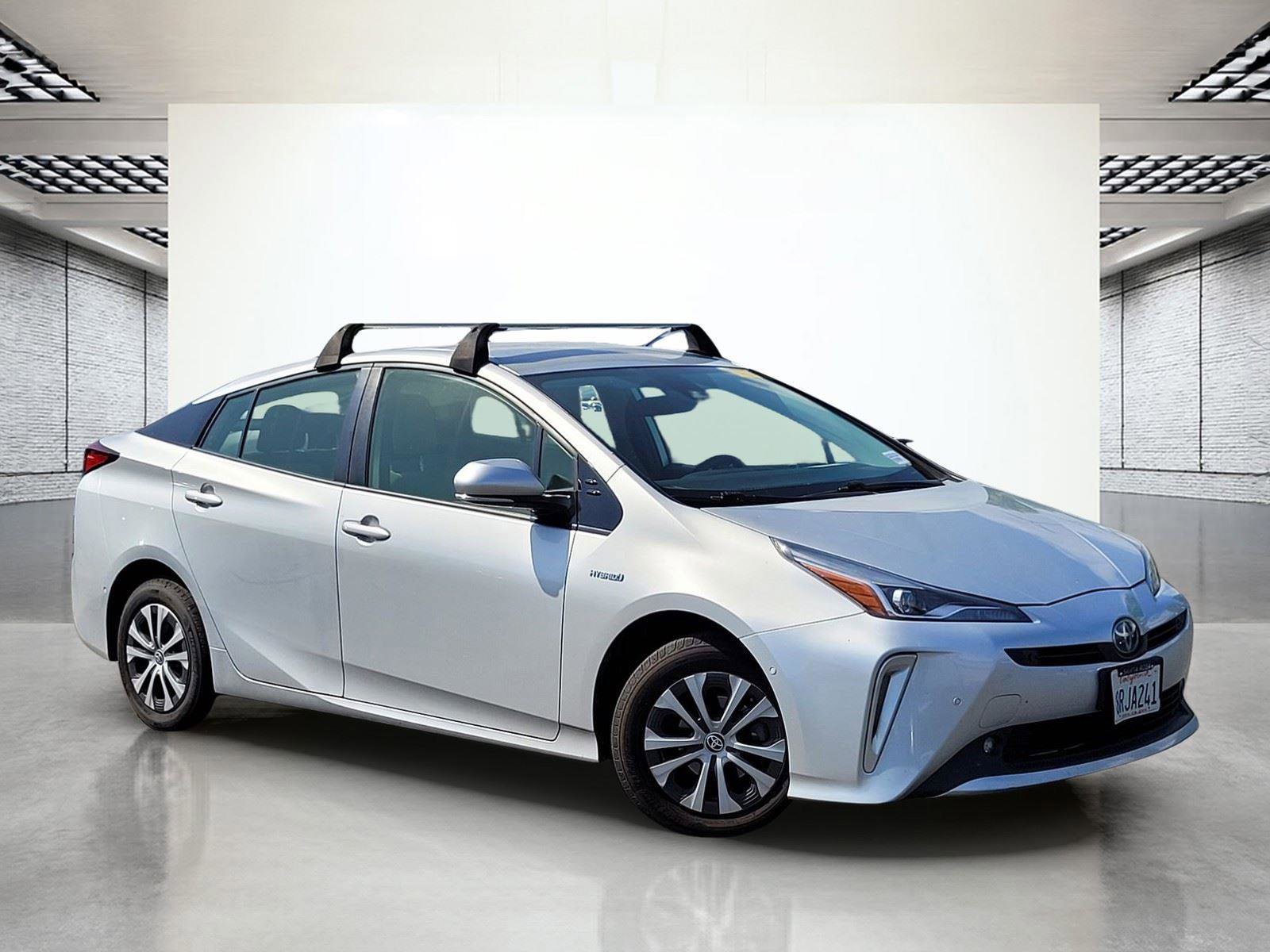 Used 2020 Toyota Prius LE AWD/4WD image 2