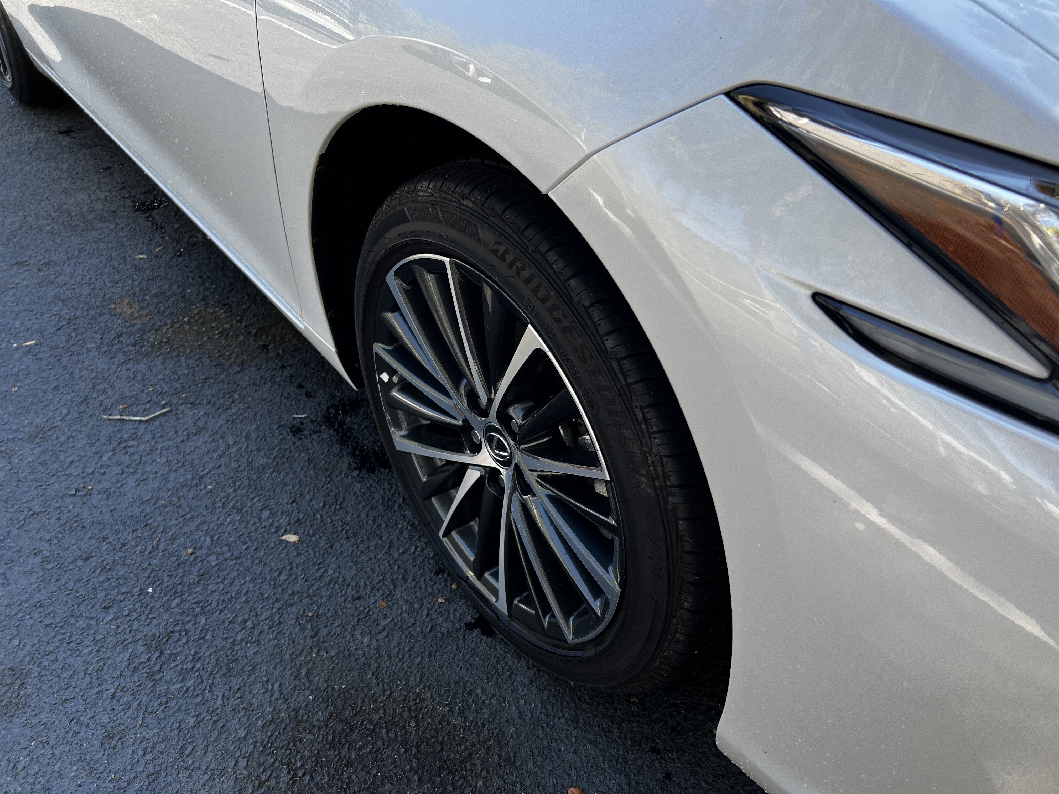 Certified 2025 Lexus ES 300h w/ Premium Package image 11