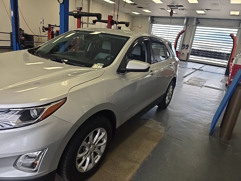 Used 2020 Chevrolet Equinox LT w/ Driver Convenience Package FWD image 2