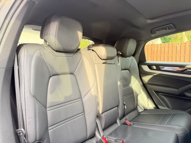 Used 2024 Porsche Cayenne Coupe AWD/4WD image 29