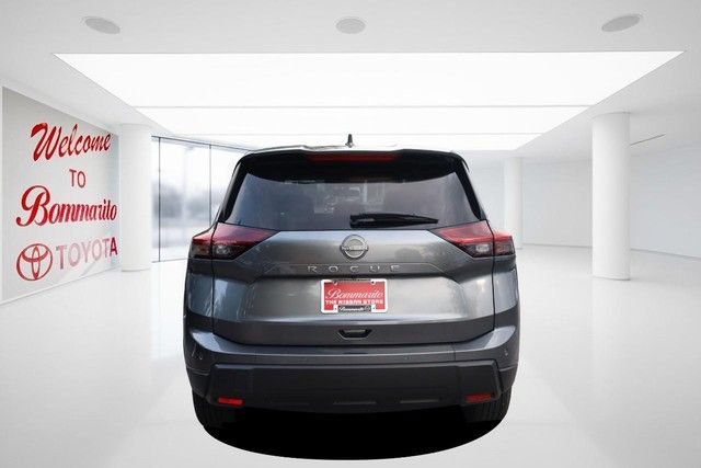 Certified 2025 Nissan Rogue SV FWD image 6