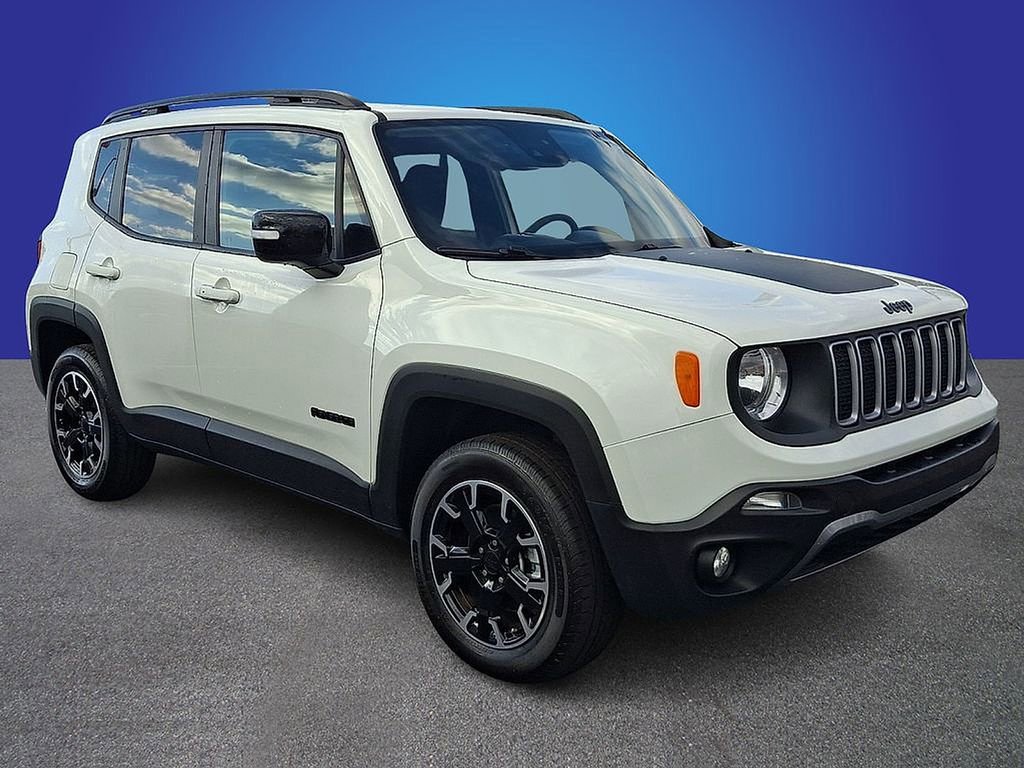 Used 2023 Jeep Renegade Latitude AWD/4WD image 3
