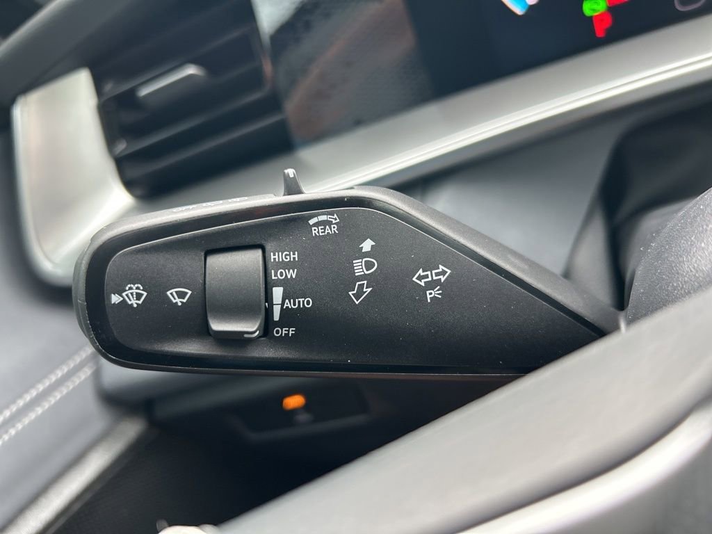 New 2026 Volkswagen Tiguan SE FWD image 29