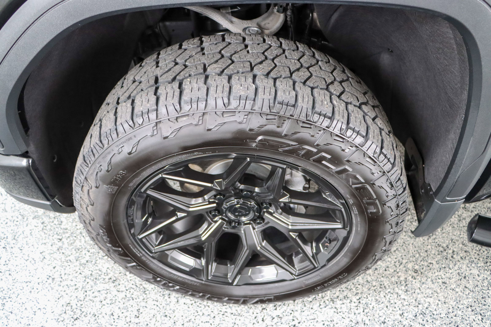 Used 2024 GMC Sierra 1500 AT4 w/ AT4 Preferred Package image 11