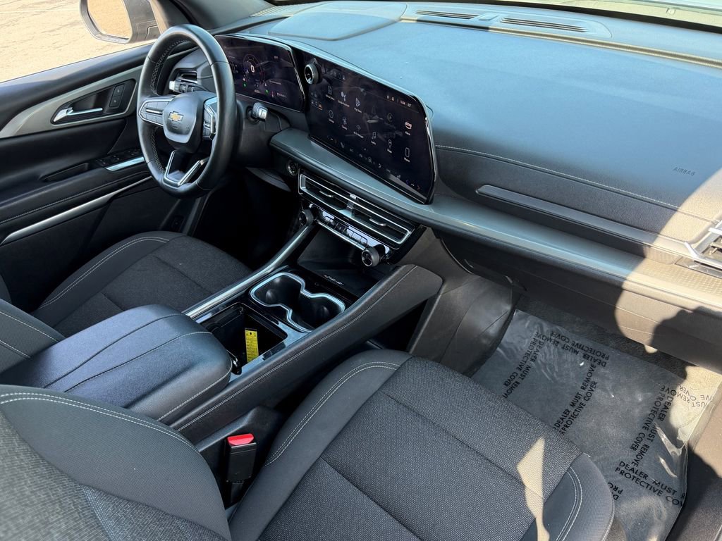 Used 2024 Chevrolet Traverse LT image 7