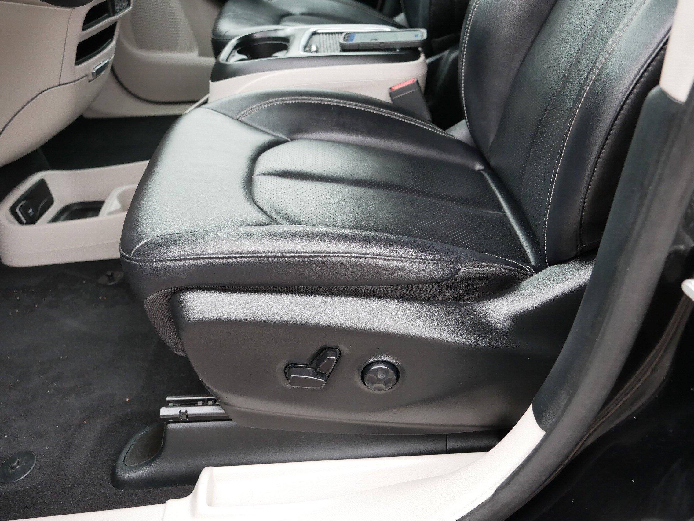 Certified 2024 Chrysler Pacifica Touring-L image 20