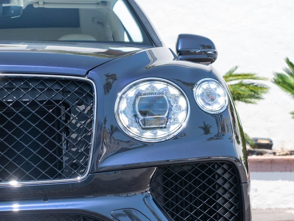 Used 2024 Bentley Bentayga AWD/4WD image 33