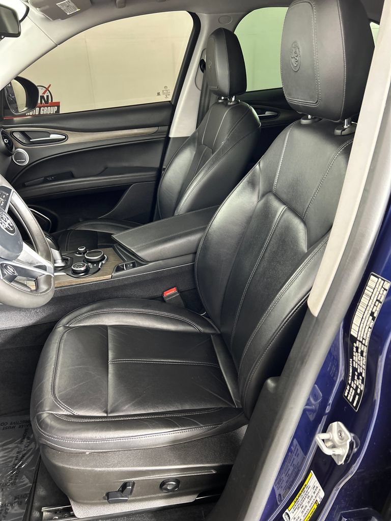 Used 2018 Alfa Romeo Stelvio Ti AWD/4WD image 12