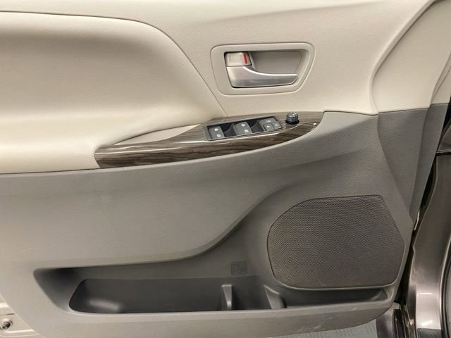 Used 2018 Toyota Sienna XLE w/ XLE Navigation Package image 17