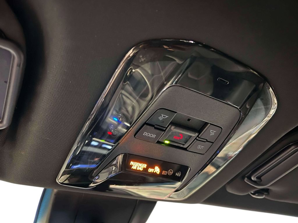 Used 2022 Toyota Venza XLE AWD/4WD image 36