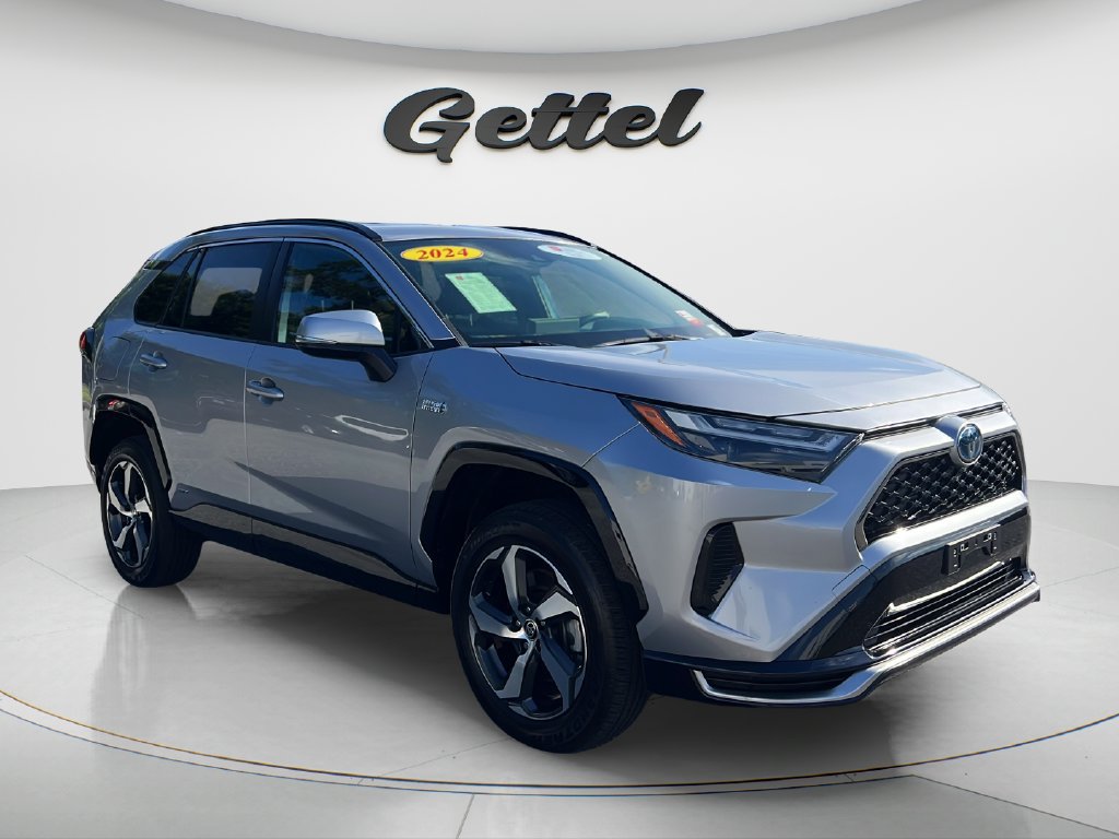 Used 2024 Toyota RAV4 SE AWD/4WD image 3