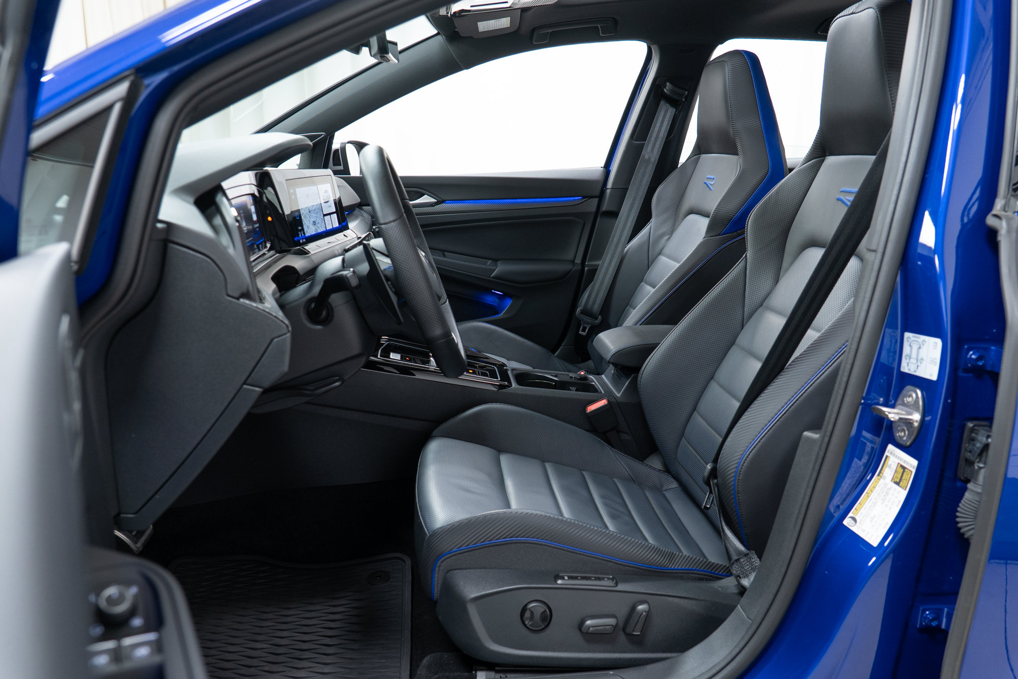 Used 2024 Volkswagen Golf R AWD/4WD image 14