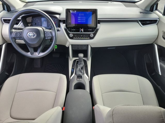 Used 2025 Toyota Corolla Cross L image 2