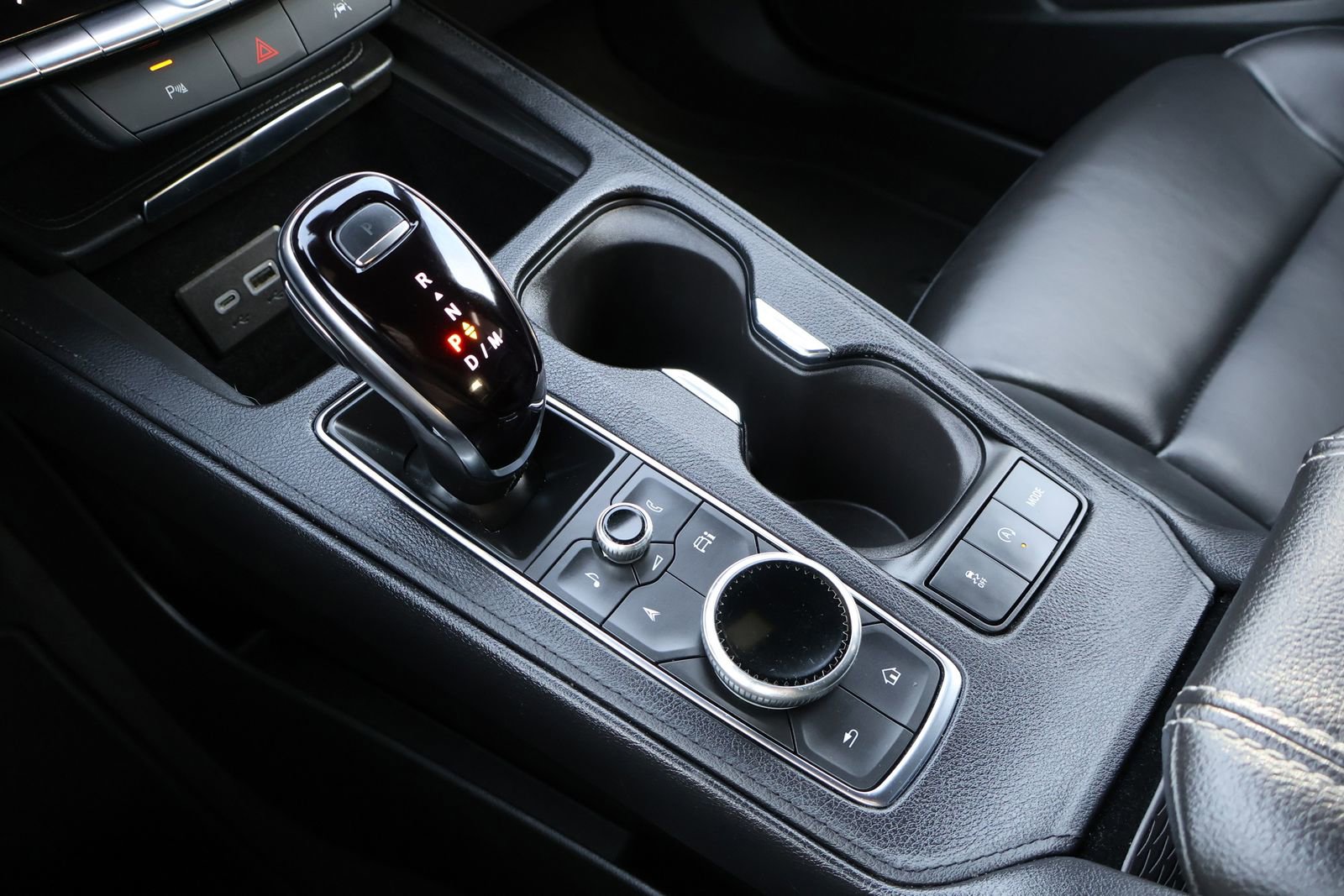 Used 2025 Cadillac XT4 Premium Luxury image 31